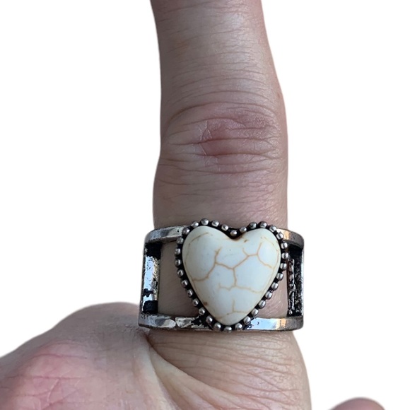 Heart Stretch Band Woman’s Ring Jewelry Cream White Crackled Design - Picture 2 of 4